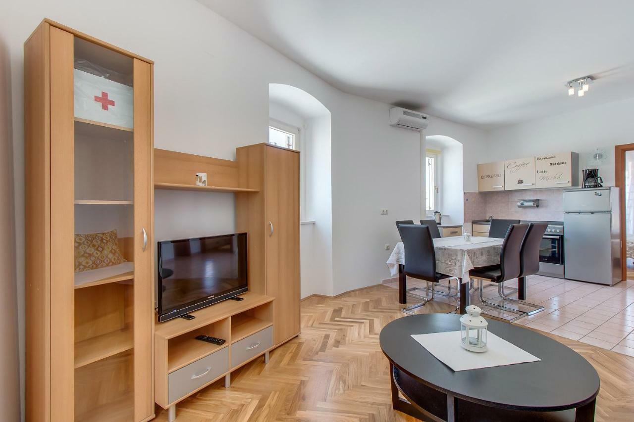 Apartments Bellus Mare マリ・ロシニュ エクステリア 写真