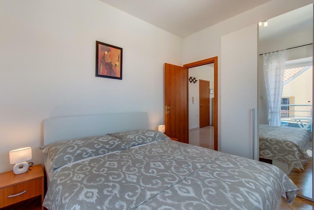 Apartments Bellus Mare マリ・ロシニュ エクステリア 写真